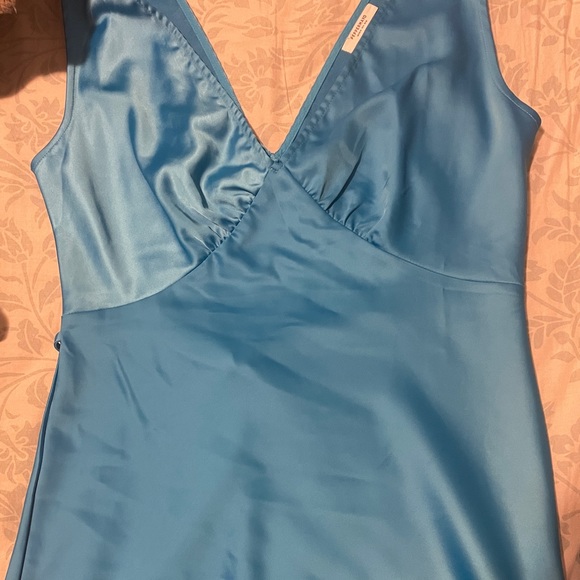 Blue dress! - Picture 2 of 3